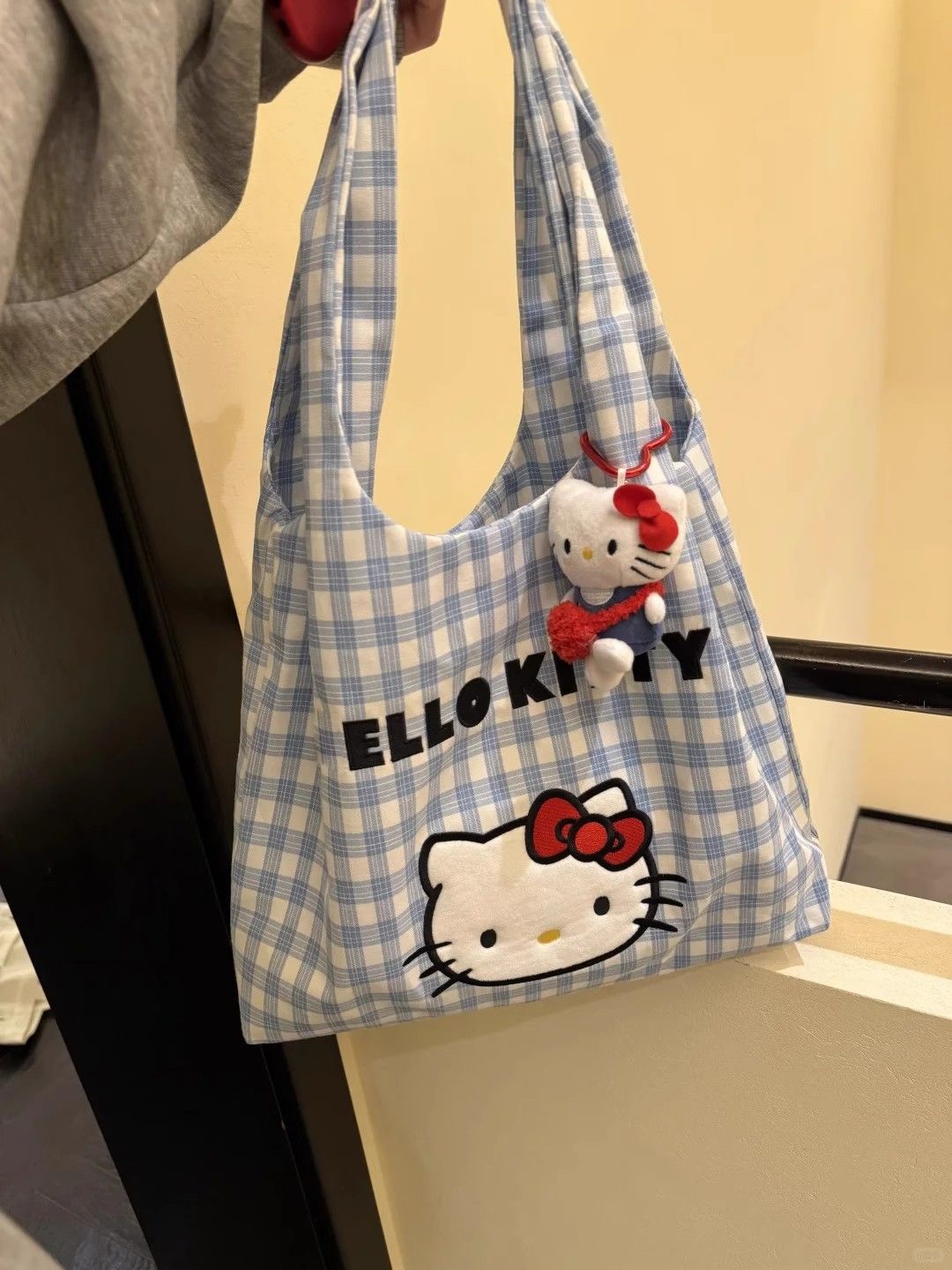 Hello Kitty Plaid Canvas Tote Bag Blue & White Checkered Shoulder Bag with Keychain